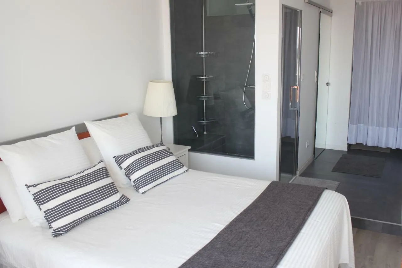 Tour Azalee Otel Lyon 0*,  Fransa